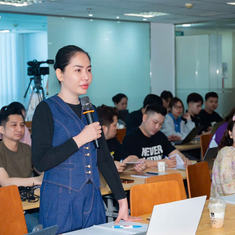 Nguyễn Ngọc Giàu hướng dẫn học viên làm video bán hàng